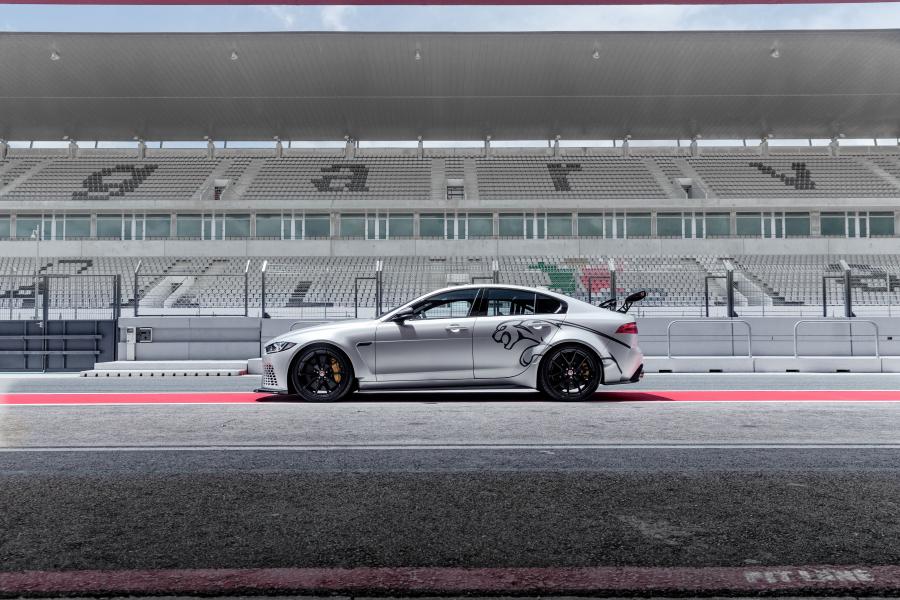  Jaguar XE SV Project 8 (X760) 2017 года  (WW) (фото 44 из 45)